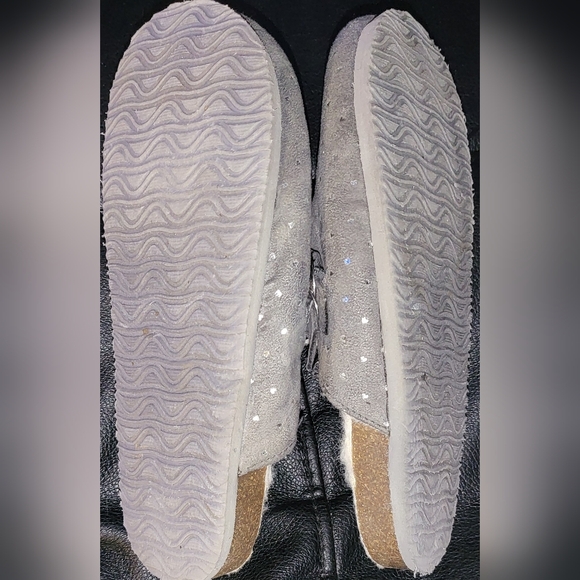 TEEN/WOMEN'S Gray Clogs w/Silver Glittery Hearts, Sz 7 1/2-8 - Picture 2 of 8